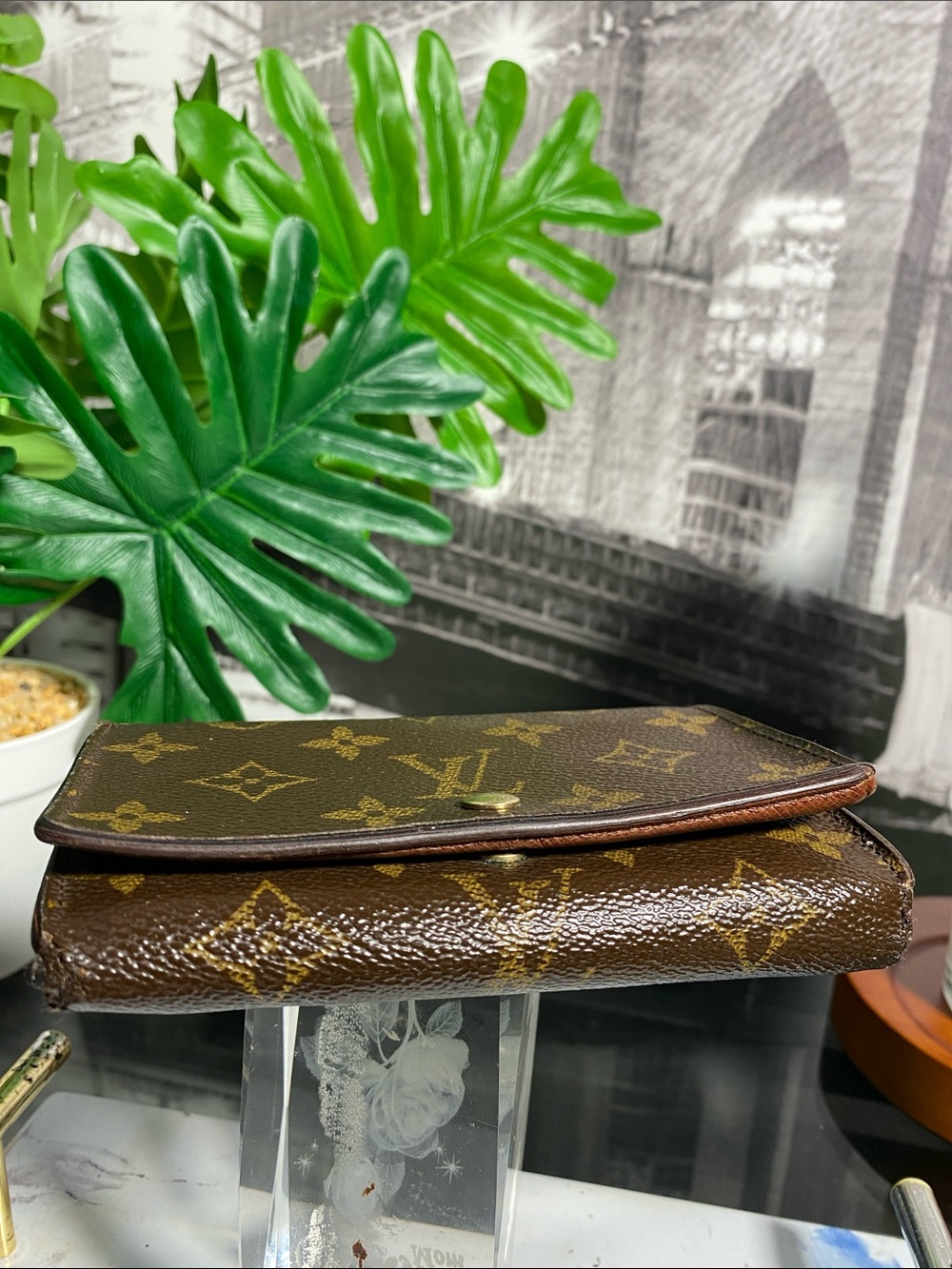 Authentic Louis Vuitton Vintage Monogram Bifold Zippy Wallet - Picture 16 of 17